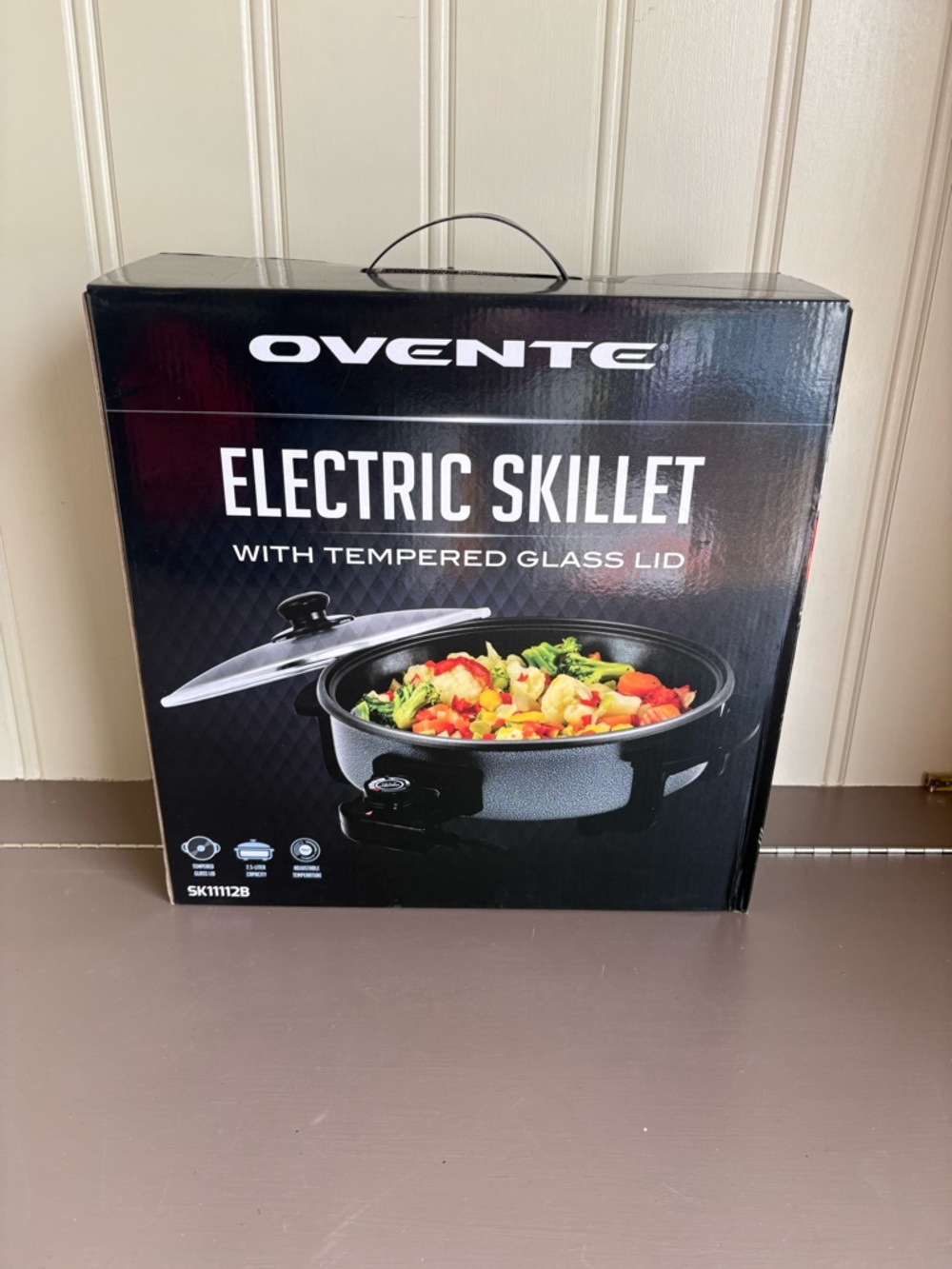 Ovente Black Electric Skillet with Tempered Glass Lid - Nonstick Cooking Pan